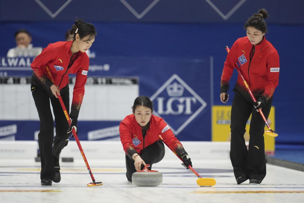 赛的首场比 赛的首场比